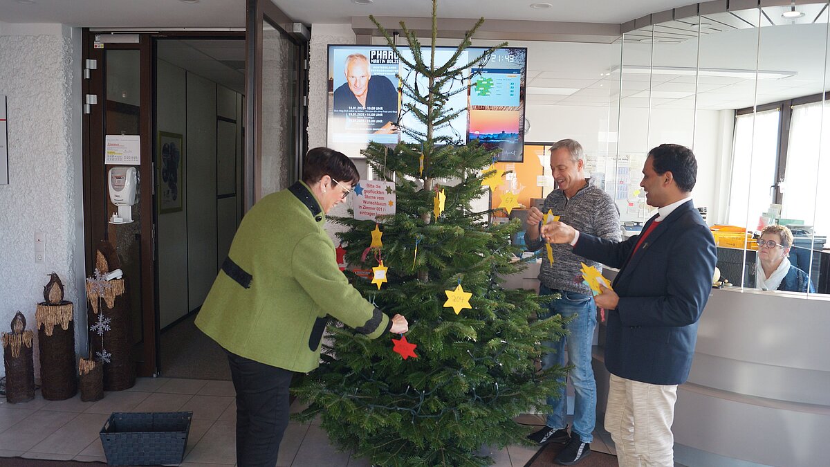 Weihnachts-Wunschbaum im Rathaus Ransbach-Baumbach